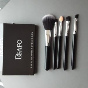 Eyeshadow Palette & Brushes